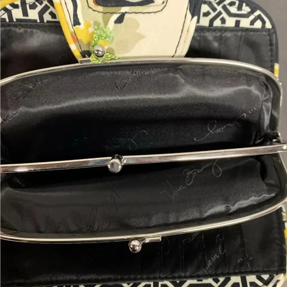 Vera Bradley kiss n snap Dogwood wallet - Picture 6 of 6